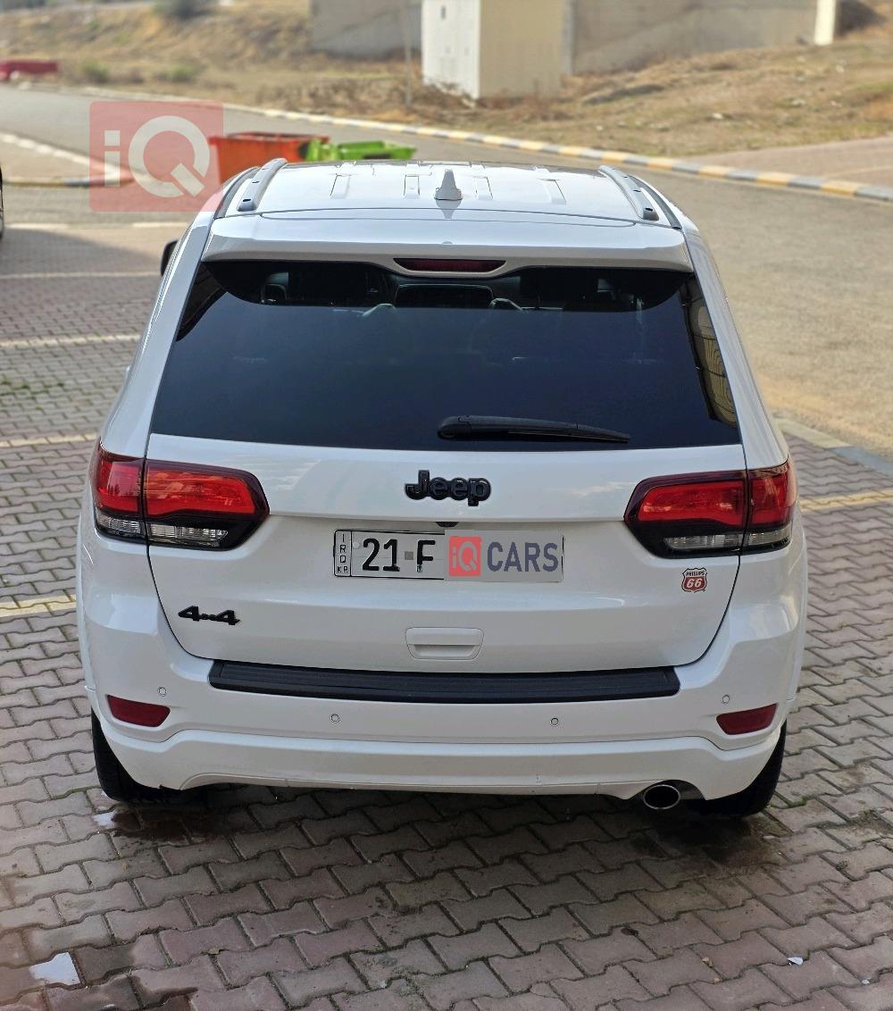 جیپ گراند شیرۆکی